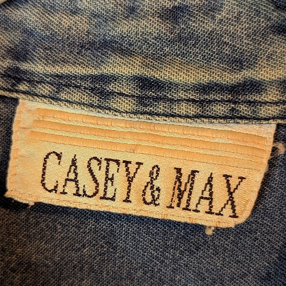 Casey & Max denim button front shirt with fall leaves size small - Picture 7 of 9